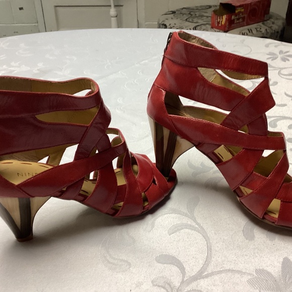 Nine West Leather Open Toe Heels LOOK AT THESE HEELS. STUNNING UNIQUE💃💃💃‼️‼️‼ - Picture 10 of 14